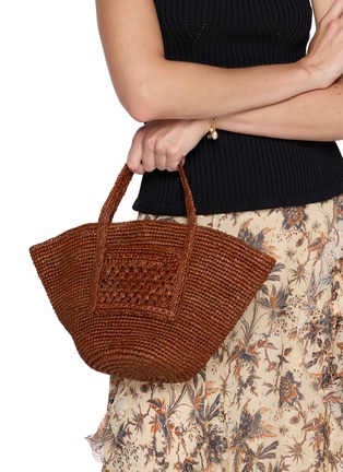 模特儿示范图 - 点击放大 - LIMAIA - Leslie Raffia Tote Bag