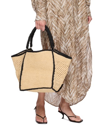模特儿示范图 - 点击放大 - LIMAIA - Nivo Raffia Tote Bag