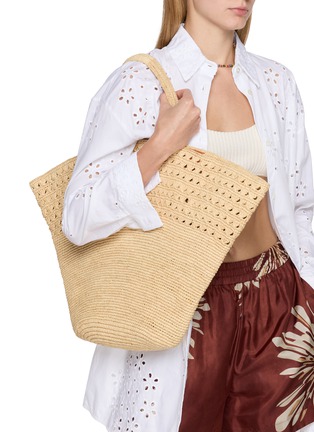 模特儿示范图 - 点击放大 - LIMAIA - Rinah Raffia Tote Bag
