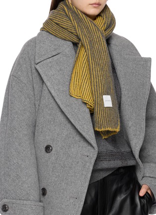 模特儿示范图 - 点击放大 - JOVENS - Bi Colour Stripe Cuff Cashmere Scarf