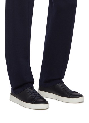 模特儿示范图 - 点击放大 - HENDERSON - Lace Up Leather Men's Sneakers