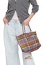 模特儿示范图 - 点击放大 - DRAGON DIFFUSION - Flower Multi Knotted Goat Leather Tote Bag