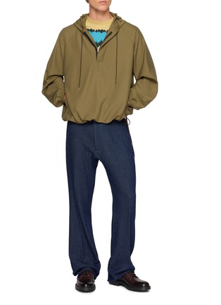 模特儿示范图 - 点击放大 - J∞QUALITY  - Flared Dark Wash Denim Pants