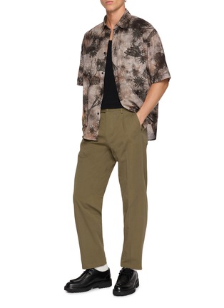 模特儿示范图 - 点击放大 - J∞QUALITY  - Pleated Front Straight Leg Pants