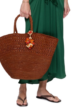 模特儿示范图 - 点击放大 - LIMAIA - Bea Raffia Bag Charm