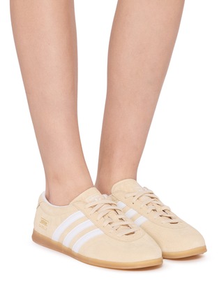 模特儿示范图 - 点击放大 - ADIDAS - Gazelle Lo Pro Women's Sneakers