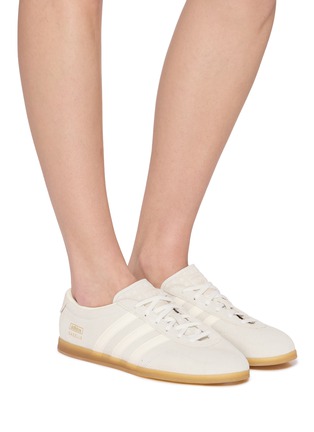 模特儿示范图 - 点击放大 - ADIDAS - Gazelle Lo Pro Women's Sneakers