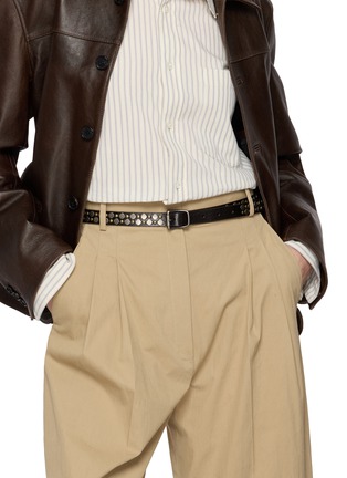 模特儿示范图 - 点击放大 - LEMAIRE - 铆钉皮带