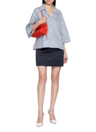 模特儿示范图 - 点击放大 - BERNADETTE - Short Sleeve Petit Beurre Embroidered Cotton Shirt