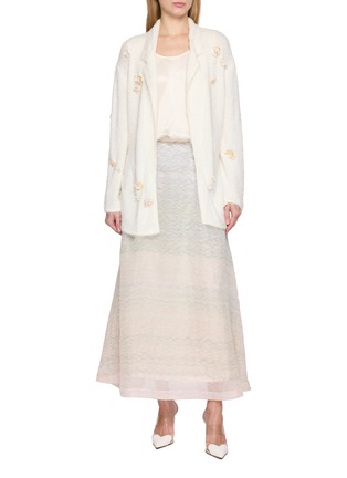 模特儿示范图 - 点击放大 - BERNADETTE - Beaumont Floral Embellished Knit Blazer Cardigan