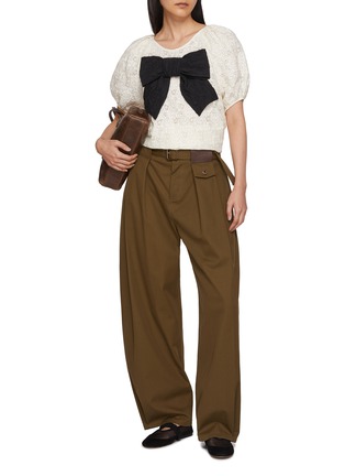 模特儿示范图 - 点击放大 - EPINGLER - Ribbon Appliqué Blouse