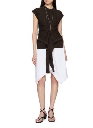 模特儿示范图 - 点击放大 - LEMAIRE - 非对称牛仔中长半身裙