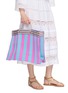 模特儿示范图 - 点击放大 - BAGATELLE FRANCE - Cabas Gardam Tote Bag