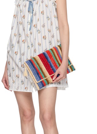 模特儿示范图 - 点击放大 - BAGATELLE - Pochette Soa Clutch Bag