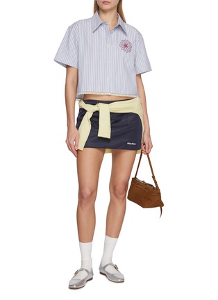 模特儿示范图 - 点击放大 - MARDI MERCREDI - Embroidered Striped Cotton Cropped Shirt