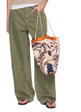 模特儿示范图 - 点击放大 - MANIPURI - Large Reversible Print Tote Bag