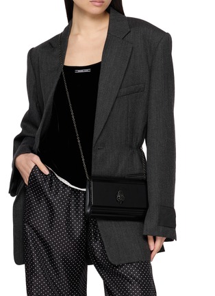 模特儿示范图 - 点击放大 - KURT GEIGER BAGS - PARTY EAGLE 手拿包