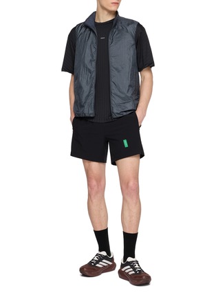 模特儿示范图 - 点击放大 - SATISFY - Auralite Pleated T-Shirt