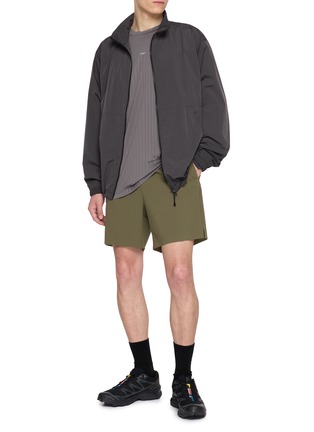 模特儿示范图 - 点击放大 - SATISFY - Auralite Pleated T-Shirt