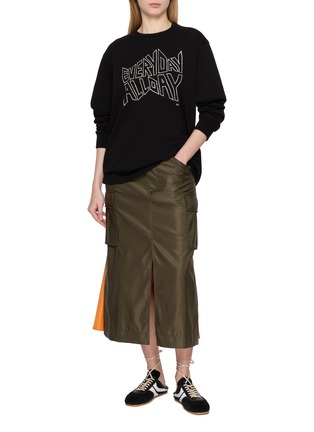 模特儿示范图 - 点击放大 - SACAI - Hybrid Cargo Midi Skirt