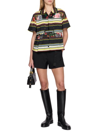 模特儿示范图 - 点击放大 - SACAI - Floral Stripe Chest Pocket Shirt