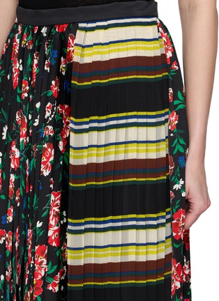  - SACAI - Pattern Mix Pleated Midi Skirt