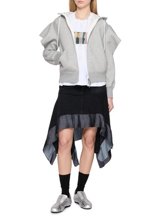 模特儿示范图 - 点击放大 - SACAI - Layered Slogan Print T-Shirt