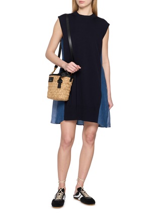 模特儿示范图 - 点击放大 - SACAI - Denim Knit Panelled Dress
