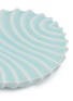 细节 –点击放大 - ROBERT YELLIN - Ceramic Plates 1 — Celadon