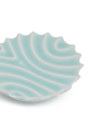细节 –点击放大 - ROBERT YELLIN - Ceramic Plates 6 — Celadon