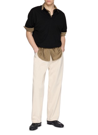 模特儿示范图 - 点击放大 - GOOD PEOPLE GOOD STITCHING GOOD PRODUCT - Contrast Stitch Half Sleeve Knit Polo Shirt
