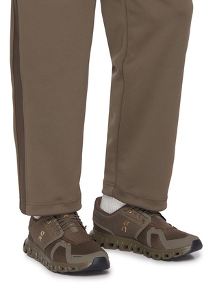 模特儿示范图 - 点击放大 - ON - Cloud 6 Low Top Men's Sneakers