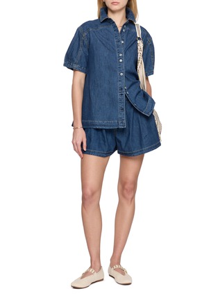 模特儿示范图 - 点击放大 - FREE PEOPLE - Griselda Cotton Denim Shirt Shorts Set
