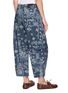 背面 - 点击放大 - FREE PEOPLE - Good Luck Printed Denim Barrel Pants
