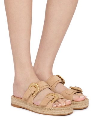 模特儿示范图 - 点击放大 - SAM EDELMAN - TABBEY 双带扣饰草编凉拖