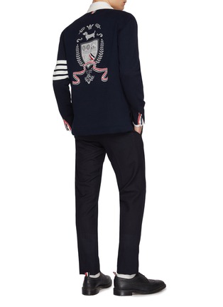 模特儿示范图 - 点击放大 - THOM BROWNE - Crest Intarsia 4 Bar Rugby Cardigan