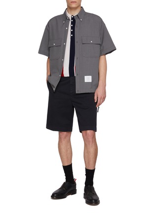 模特儿示范图 - 点击放大 - THOM BROWNE - Short Sleeve Thick Stripe Fine Cashmere Polo Top