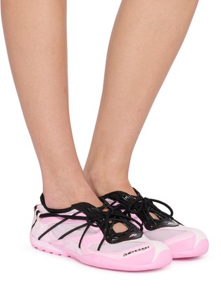 模特儿示范图 - 点击放大 - BALENCIAGA - 女款 RADAR 一脚蹬运动鞋