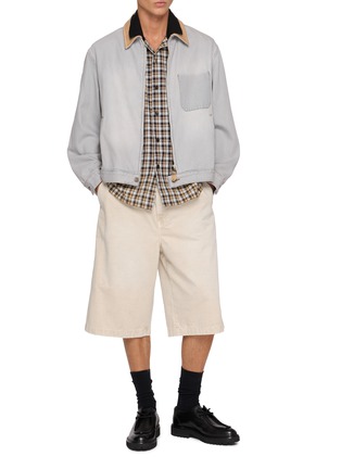 模特儿示范图 - 点击放大 - SOLID HOMME - Elasticated Waistband Bermuda Pants