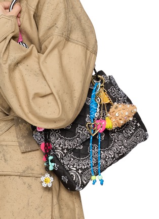 模特儿示范图 - 点击放大 - MINIME PARIS - Croissant Bag Charm