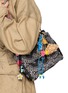 模特儿示范图 - 点击放大 - MINIME PARIS - Croissant Bag Charm