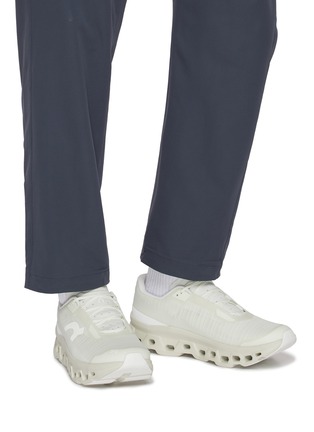 模特儿示范图 - 点击放大 - ON - Cloudmonster Void Men's Sneakers