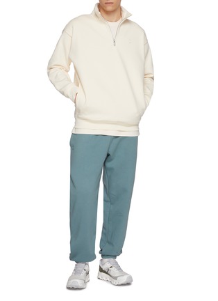 模特儿示范图 - 点击放大 - ON - Club Collective Quarter Zip Cotton Blend Sweatshirt
