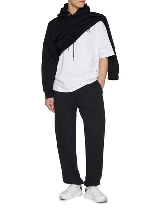 模特儿示范图 - 点击放大 - ON - Club Collective Cotton Blend Hoodie