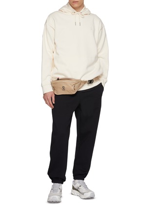 模特儿示范图 - 点击放大 - ON - Club Collective Cotton Blend Hoodie