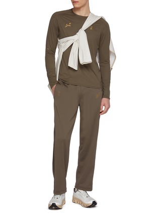 模特儿示范图 - 点击放大 - ON - Year Of The Horse Performance T-Shirt