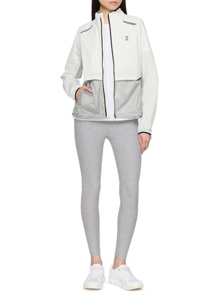 模特儿示范图 - 点击放大 - ON - Court-T T-Shirt