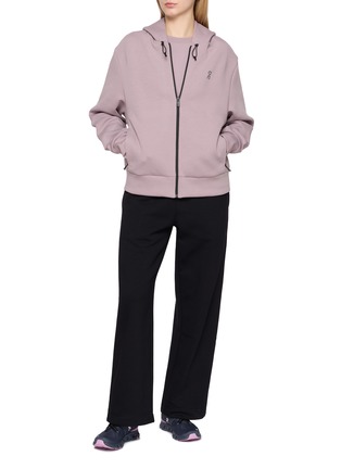 模特儿示范图 - 点击放大 - ON - Focus Tech Zip Up Hoodie