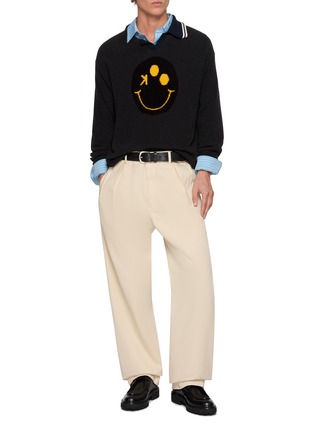 模特儿示范图 - 点击放大 - KOLOR - Smiley Face Intarsia Asymmetrical Polo Collar Sweater