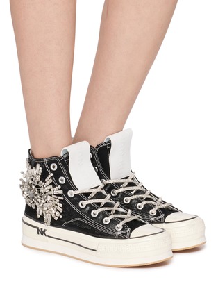 模特儿示范图 - 点击放大 - NAN-KU COUTURE - Embellished High Top Women's Sneakers